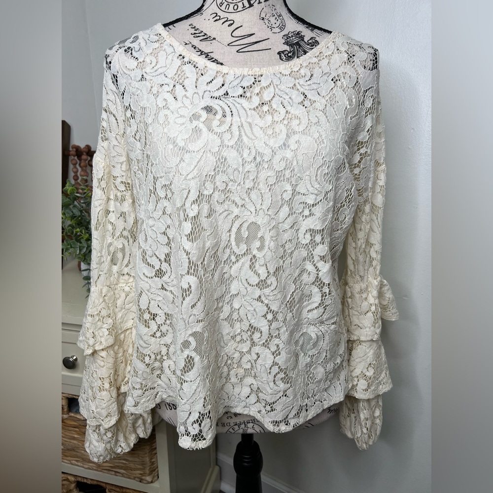 Solitaire Lace with Bell Sleeve Top